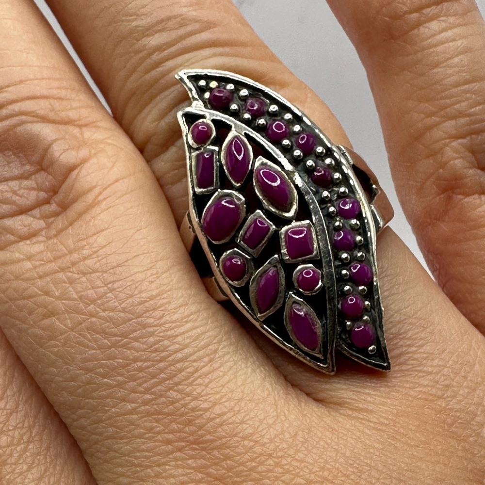 Chic Silver and Fuchsia Stone Ring - Picture 4 of 5